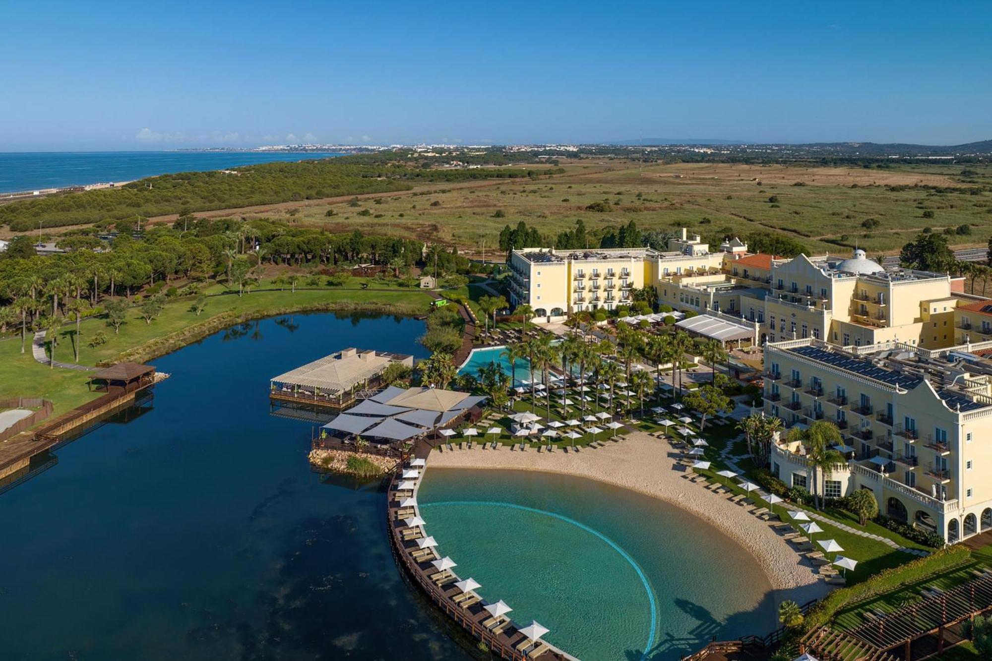 Domes Lake Algarve, Autograph Collection Vilamoura Dış mekan fotoğraf Aerial view of the resort