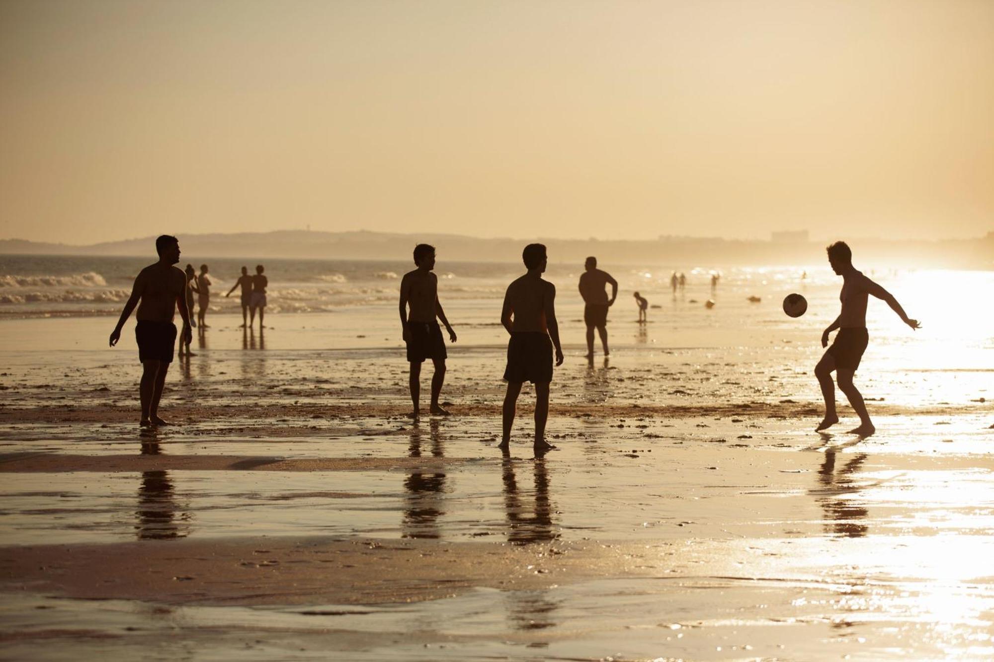 Domes Lake Algarve, Autograph Collection Vilamoura Dış mekan fotoğraf Football on the beach