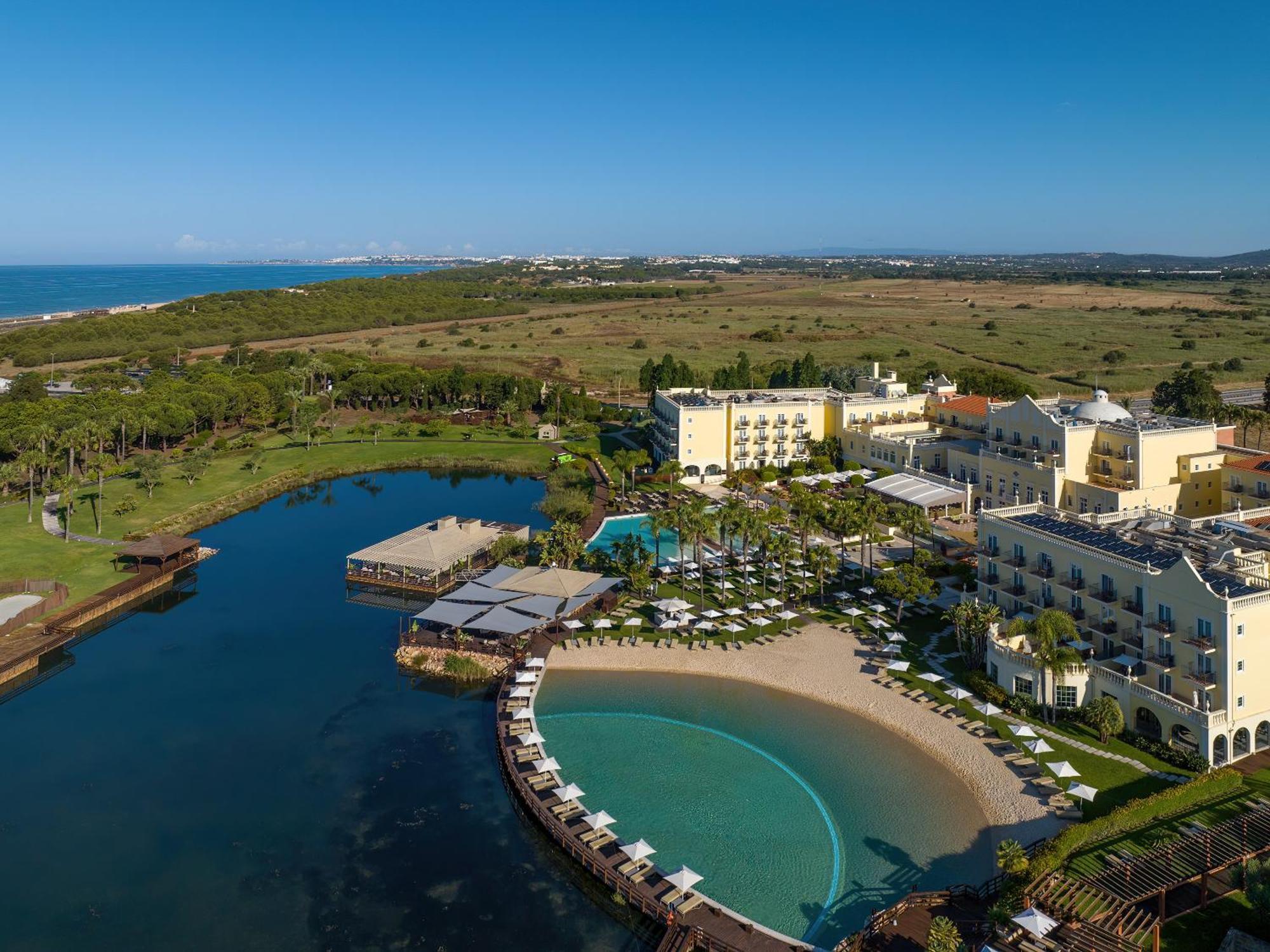 Domes Lake Algarve, Autograph Collection Vilamoura Dış mekan fotoğraf Aerial view of the resort