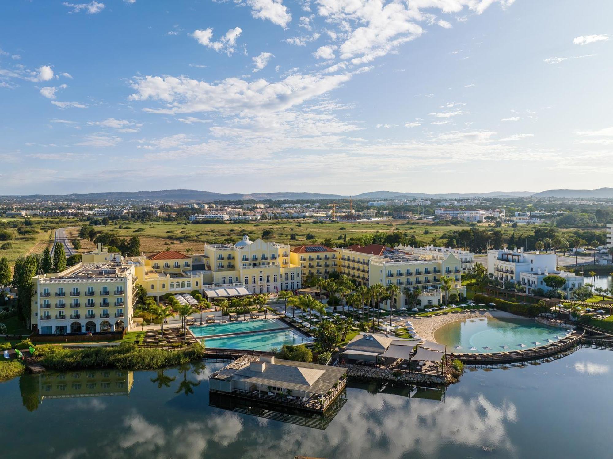 Domes Lake Algarve, Autograph Collection Vilamoura Dış mekan fotoğraf Aerial view of the resort